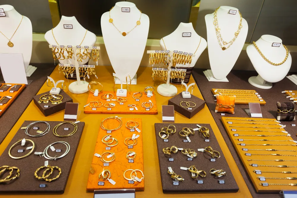 Top 25 Gold Investment Benefits for Secure Long Term Wealth