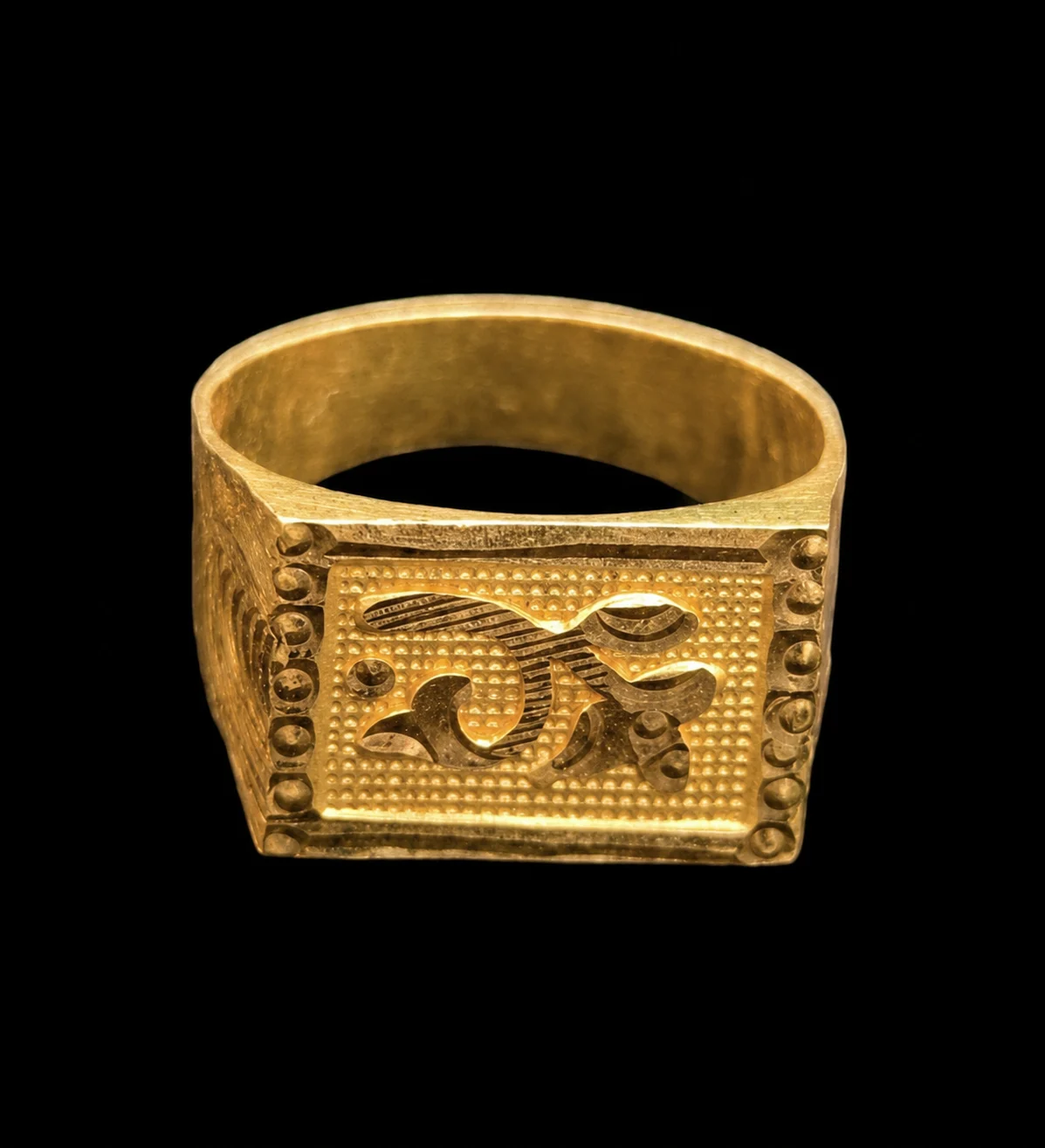 22K Antique Elephant Signet Gold Ring