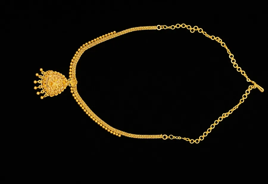 22K Gold Pendant Necklace Side View