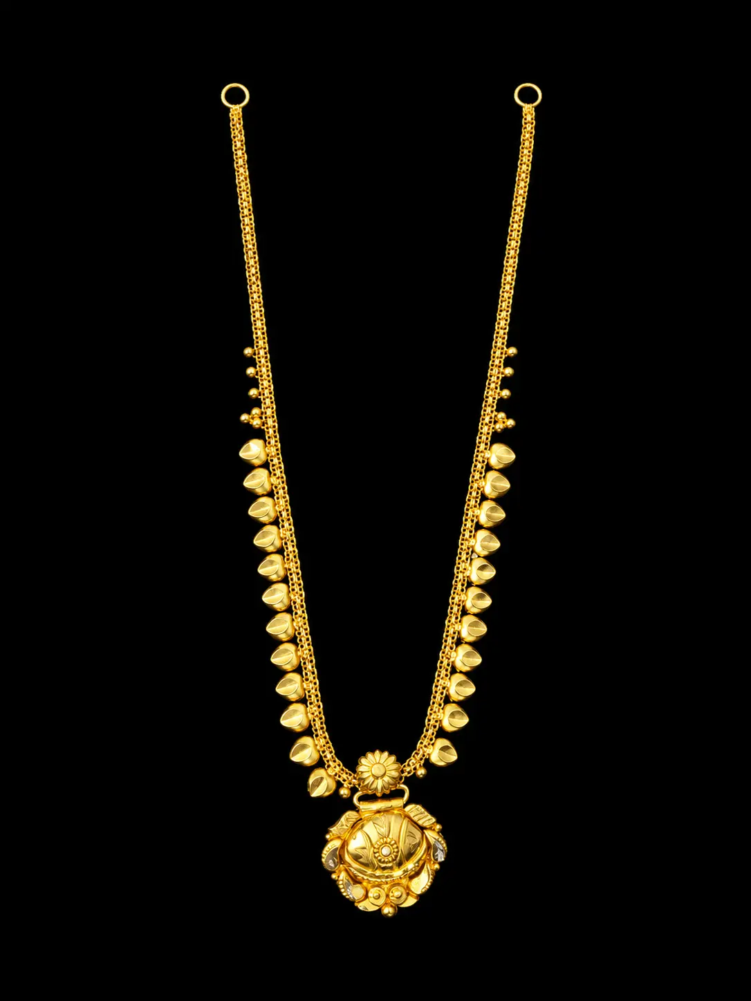 Ornate Gold Leaf Pendant Necklace